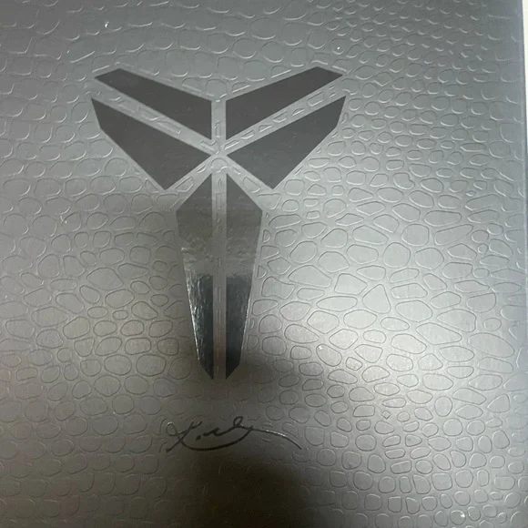 Nike Kobe 6 Protro Reverse Grinch Red and Black Athletic Shoes with Green Laces - Picture 4 of 10